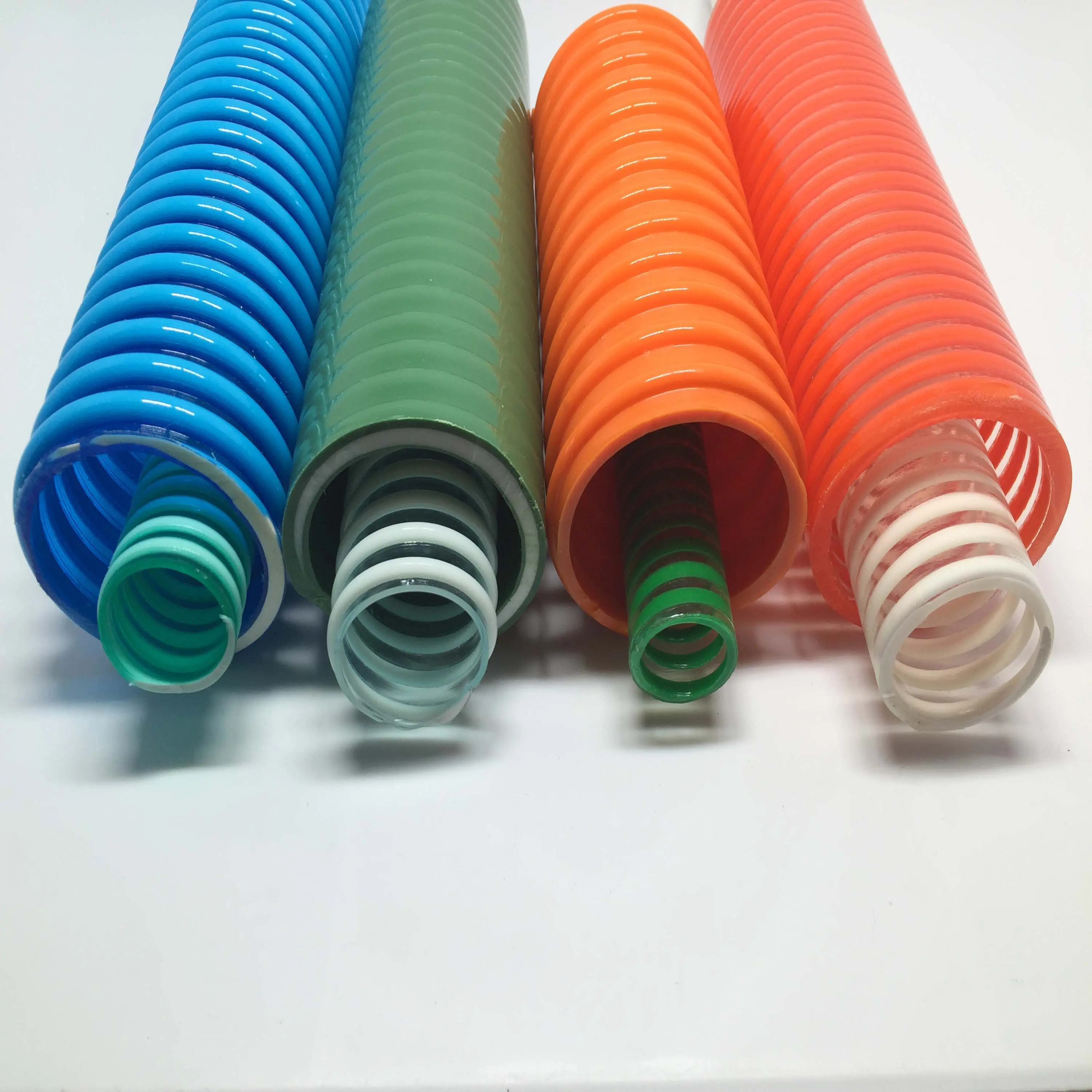 Mangueras de absorción de agua mejoradas en espiral de PVC flexible ligero con sistema de riego de tierras agrícolas